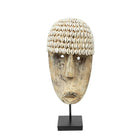 Masque en cauris sur support – Moyen