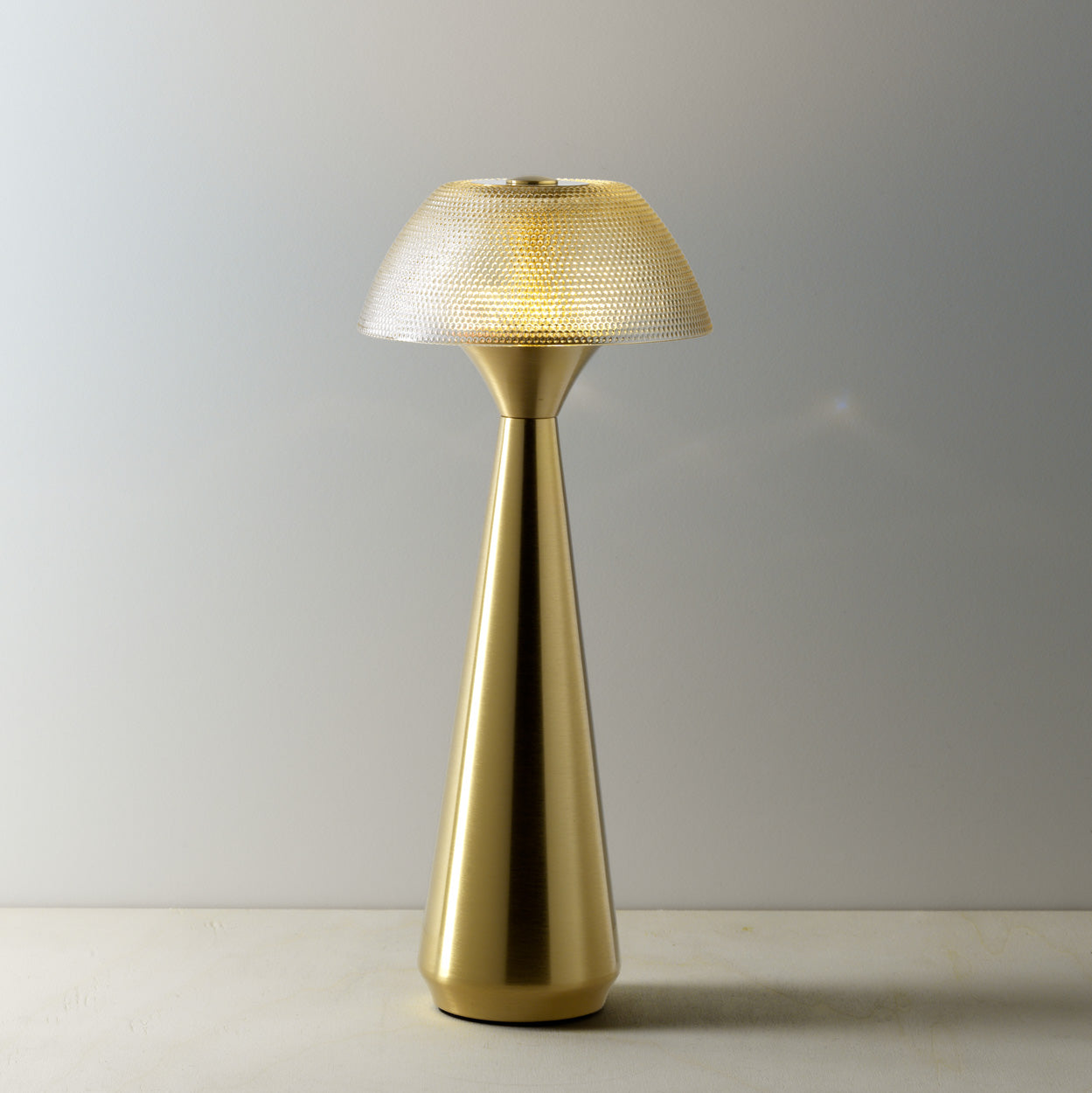 La lámpara de mesa LED Mushlampio