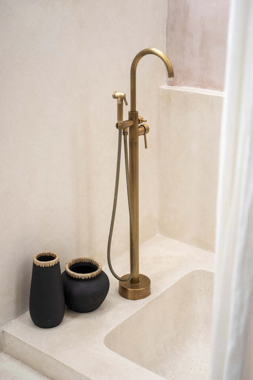 The Sneaky Vase - Natural Black - L