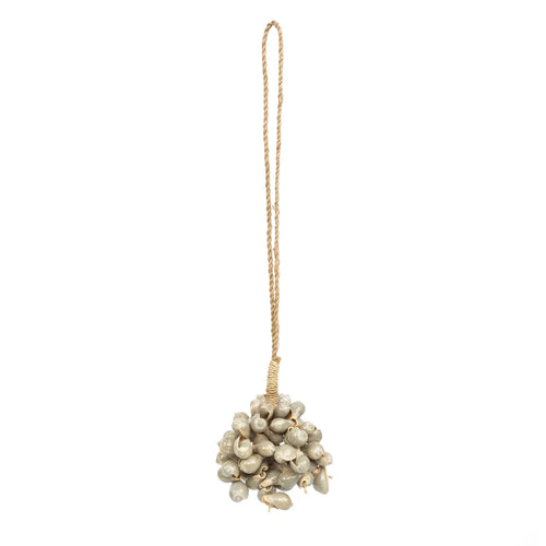 The gray shell tassel