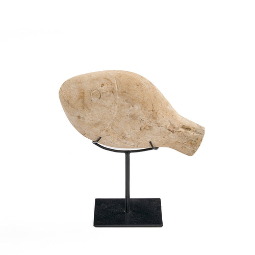 La piedra del pez en el soporte - S
