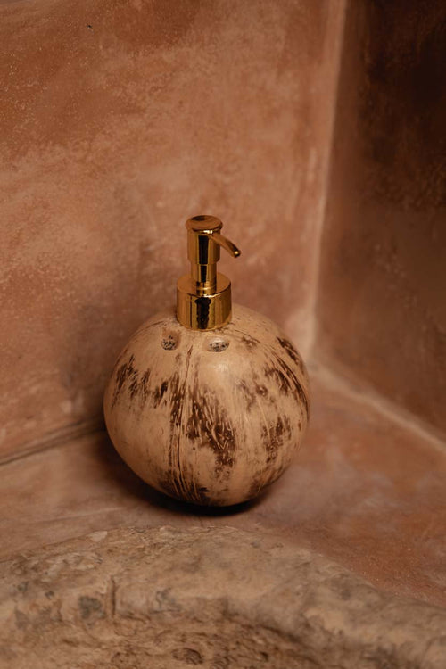 Le distributeur de savon à la noix de coco