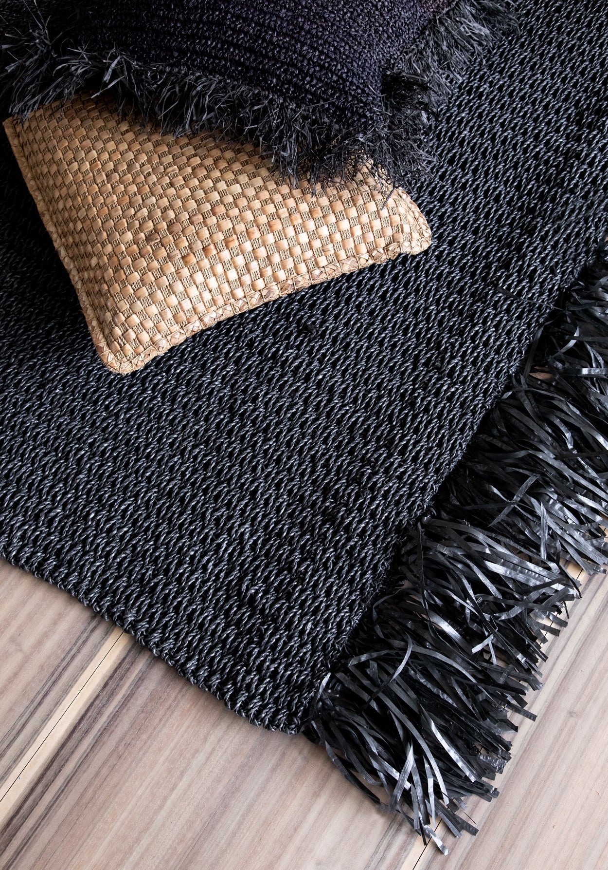 La alfombra con flecos - Negro - 180x240