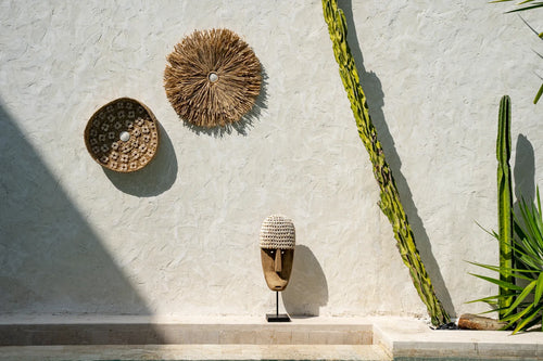 Cauri mask on stand - Medium