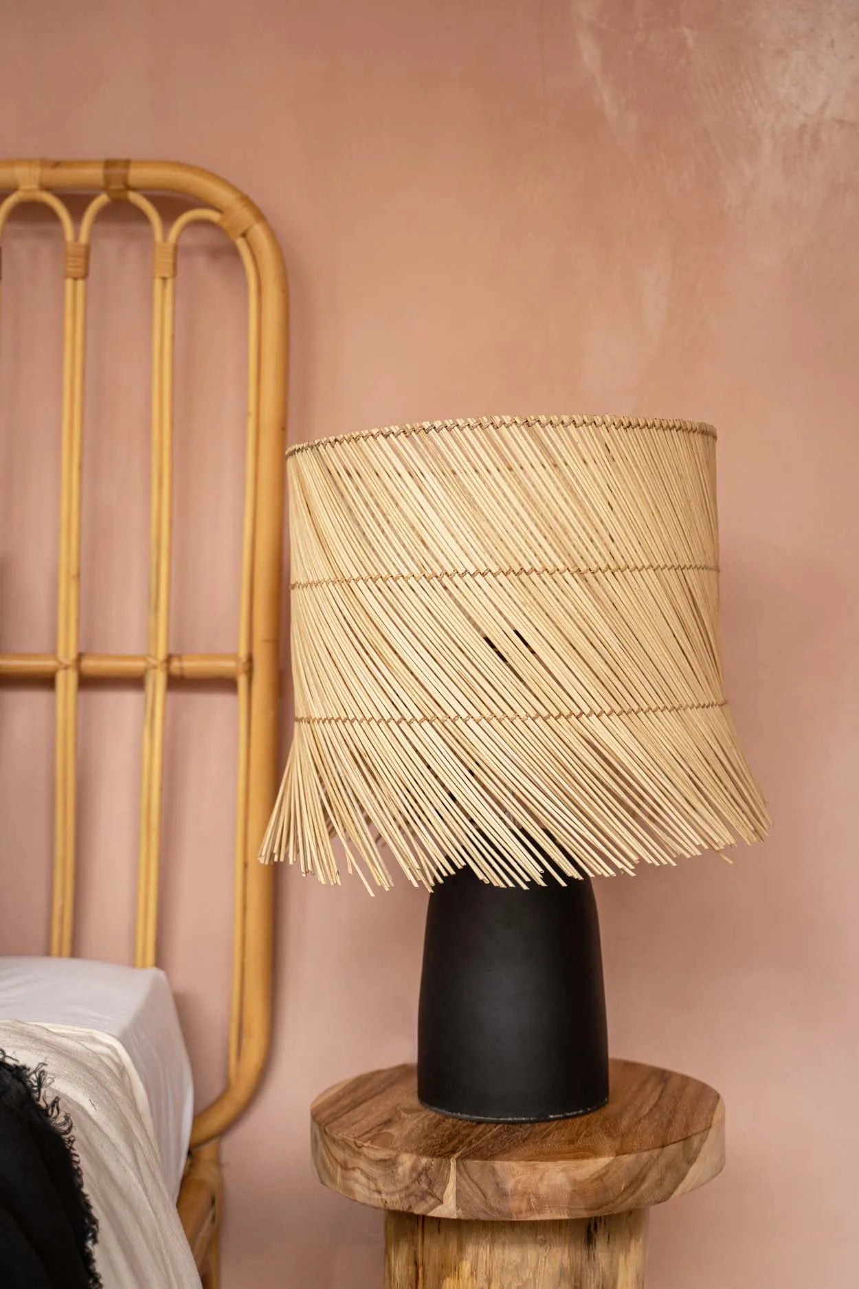 La Lámpara de Mesa Ratán - Negro Natural - Rikih