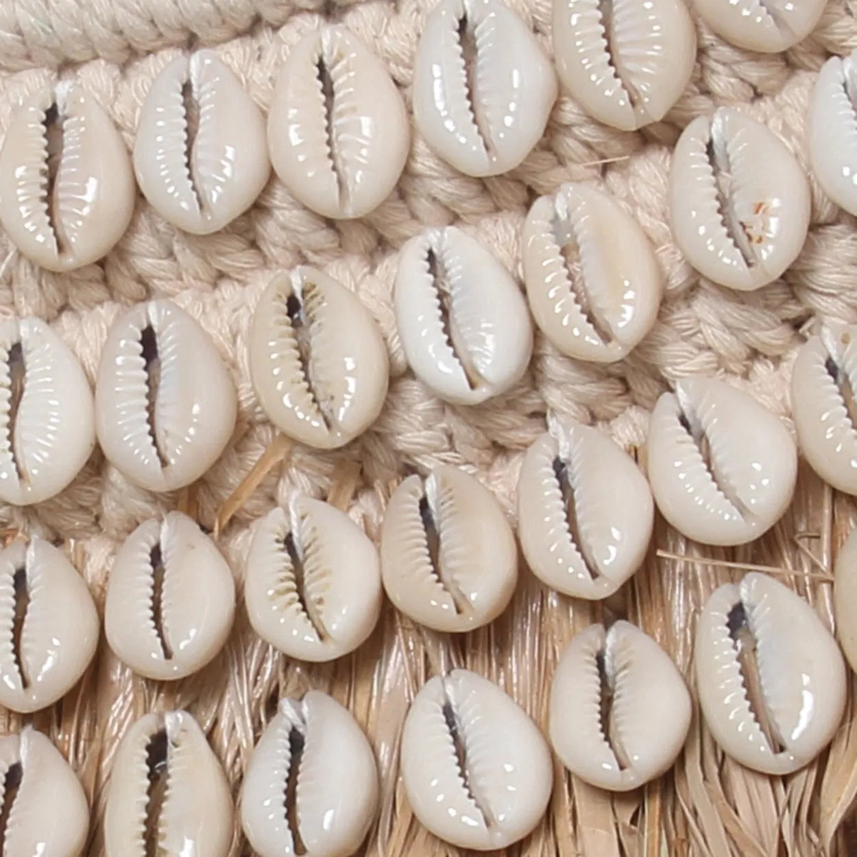 El Espejo Raffia Cowrie